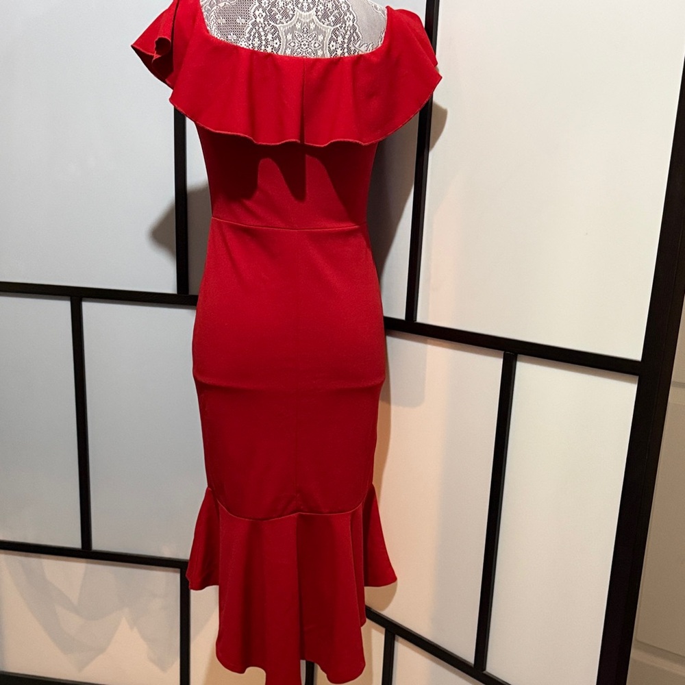 Elegant Red Midi Dress with Ruffle Hem - Picture 3 of 5